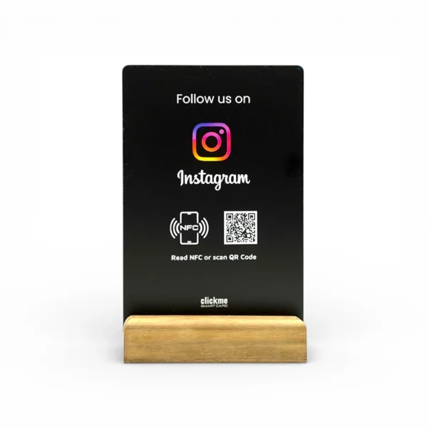 Instagram Follow Display NFC + QR / Walnoothouten voet / 100 x 150 mm